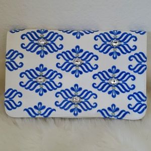 SHIRALEAH KITA CLUTCH WHITE AND BLUE NWNT